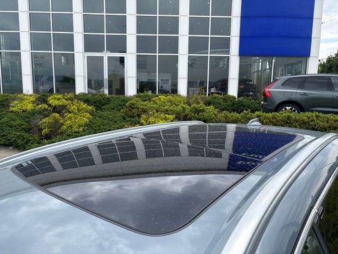 Certified 2023 Volvo XC60 B5 Plus AWD/4WD image 11