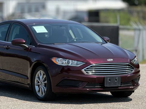 Used 2017 Ford Fusion SE FWD image 15