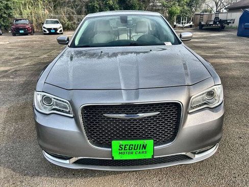 Used 2018 Chrysler 300 Touring L image 30