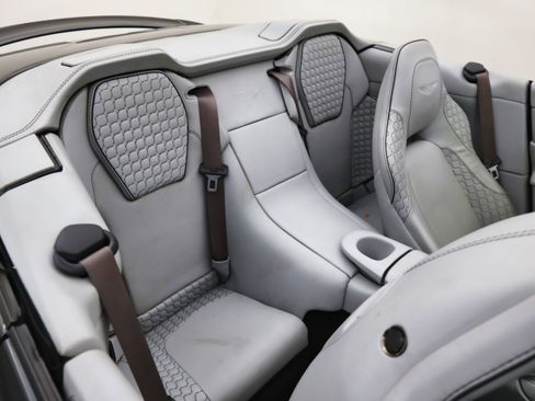 Used 2014 Aston Martin Vanquish Volante image 44