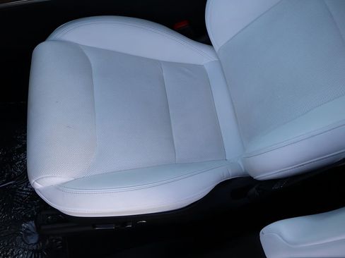 Used 2022 Tesla Model X image 31