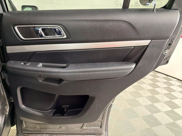 Used 2017 Ford Explorer XLT w/ Equipment Group 202A FWD image 37