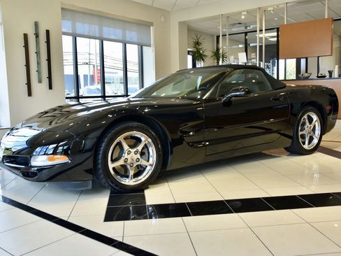 Used 2003 Chevrolet Corvette Convertible w/ Preferred Equipment Group1 RWD image 3