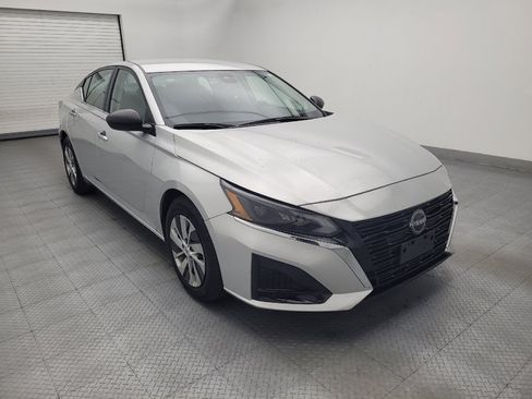 Used 2024 Nissan Altima 2.5 S FWD image 13