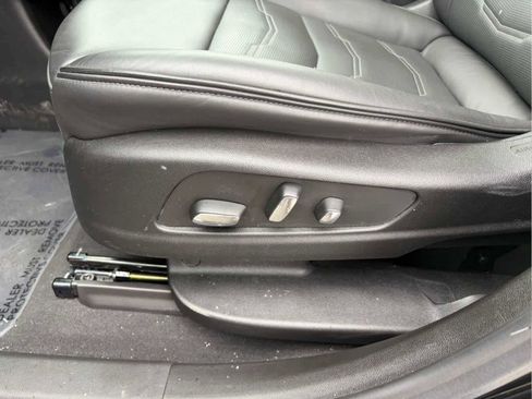 Used 2025 Cadillac XT6 Sport w/ Platinum Package image 8