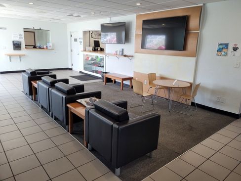 Used 2018 Toyota Corolla L image 9