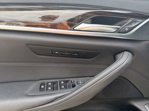 Used 2019 BMW 530i image 14