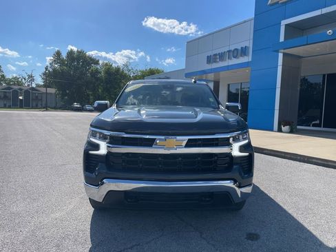 Used 2025 Chevrolet Silverado 1500 LT AWD/4WD image 2