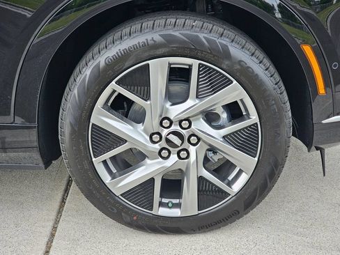 New 2026 Cadillac Optiq Luxury 2 AWD/4WD image 9