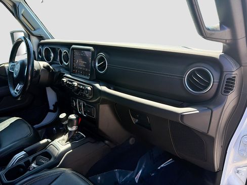 Used 2023 Jeep Wrangler Sahara w/ Cold Weather Group image 13