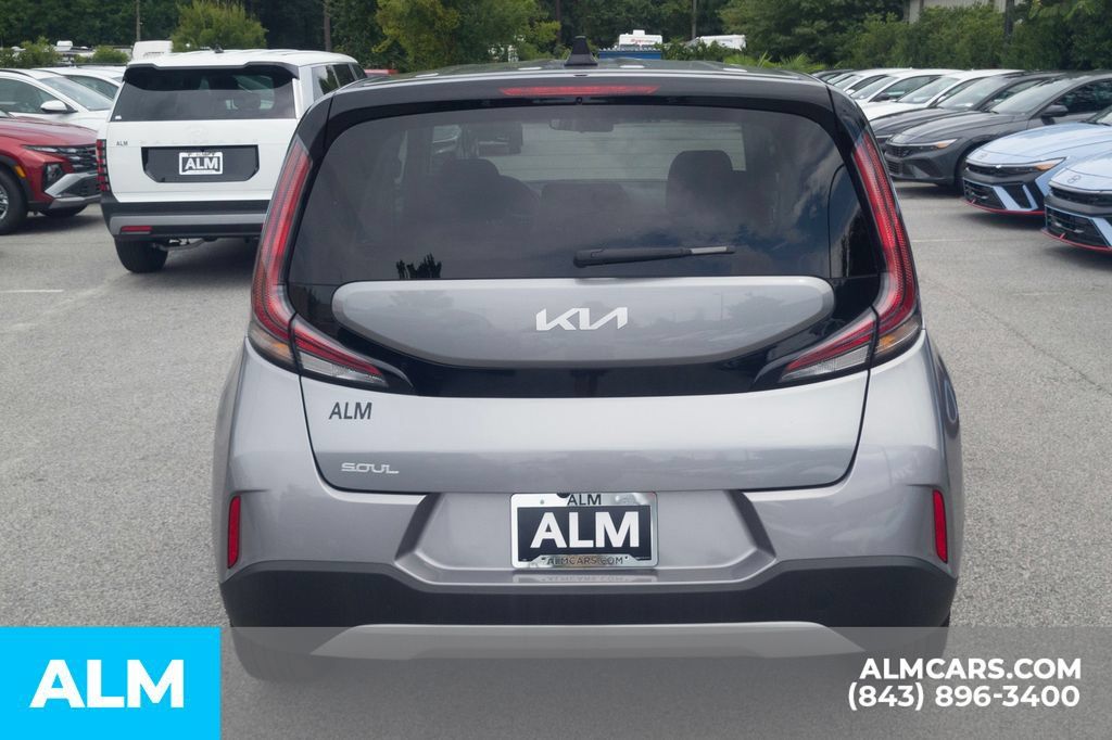 Used 2025 Kia Soul LX FWD image 6