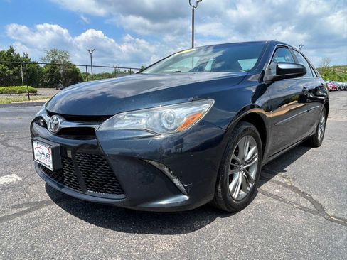 Used 2017 Toyota Camry SE FWD image 1