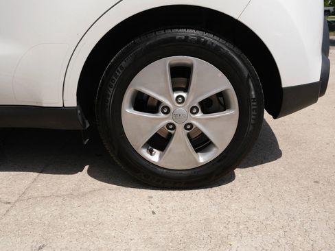 Used 2016 Kia Soul FWD image 19