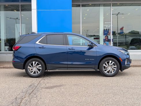 Used 2023 Chevrolet Equinox LT AWD/4WD image 2