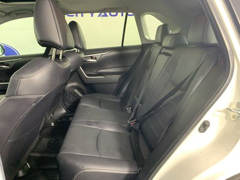 Used 2019 Toyota RAV4 XLE Premium FWD image 33