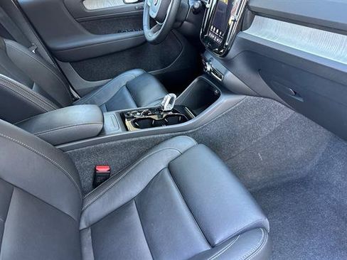 Certified 2024 Volvo XC40 B5 Plus w/ Protection Package Premier AWD/4WD image 17