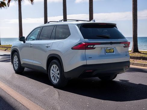 Used 2024 Toyota Grand Highlander AWD image 7
