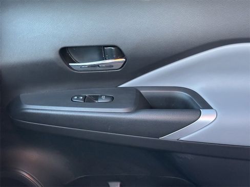 Used 2023 Nissan Kicks SR w/ SR Premium Package image 11