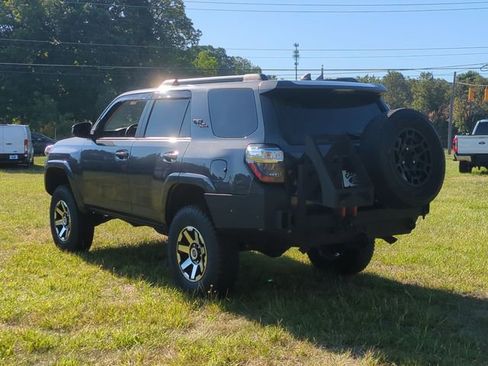 Used 2022 Toyota 4Runner TRD Off-Road AWD/4WD image 11