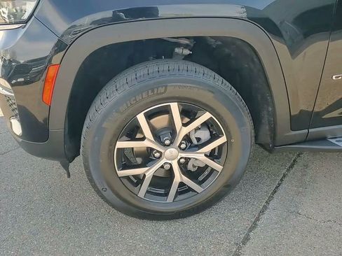 Used 2023 Jeep Grand Cherokee Limited image 15