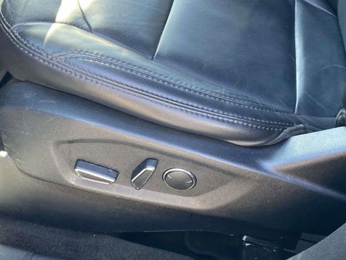 Used 2018 Ford Explorer XLT w/ Equipment Group 202A image 16