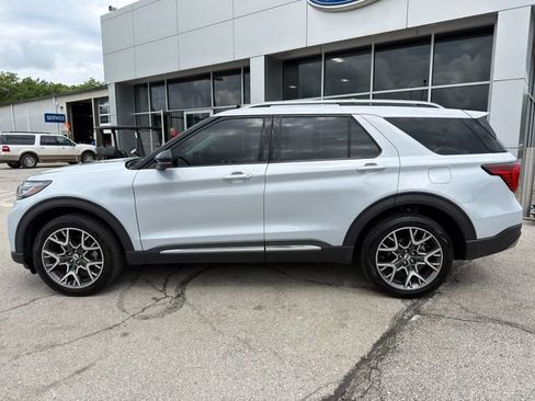 Used 2025 Ford Explorer Platinum w/ Ultimate Package AWD/4WD image 4