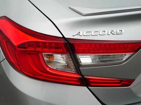 Used 2019 Honda Accord Sport image 12