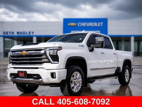 Used 2024 Chevrolet Silverado 2500 High Country w/ High Country Premium Package AWD/4WD image 3
