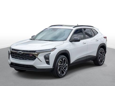Used 2024 Chevrolet Trax RS w/ Sunroof Package FWD image 4