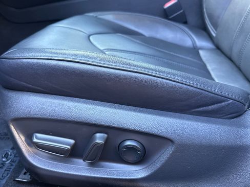 Used 2022 Toyota Avalon XLE image 13