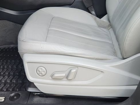 Used 2018 Audi Q5 Prestige w/ Prestige Package image 24