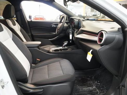 New 2026 Chevrolet Trax RS w/ Sunroof Package image 31