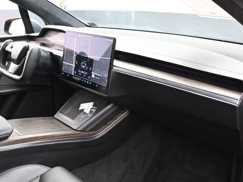 Used 2023 Tesla Model X image 42