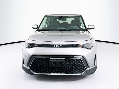 Used 2025 Kia Soul LX w/ LX Technology Package FWD image 2