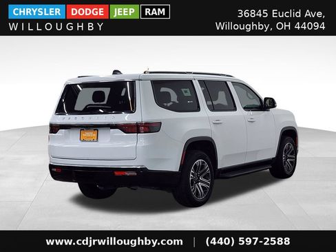 Certified 2025 Jeep Wagoneer Series II w/ 8-Passenger Seating Package AWD/4WD image 9