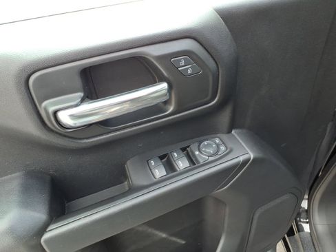 Used 2020 Chevrolet Silverado 1500 Custom w/ Custom Value Package image 17