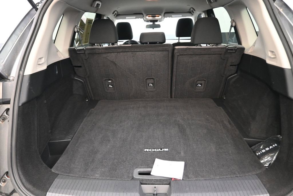 Certified 2023 Nissan Rogue SV FWD image 18