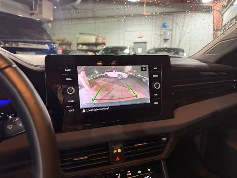 Used 2025 Volkswagen Jetta SE image 17