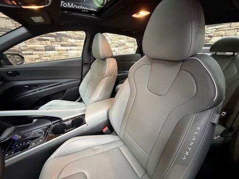 Certified 2025 Hyundai Elantra Limited image 10