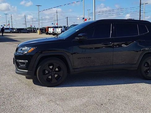 Used 2021 Jeep Compass Latitude image 3