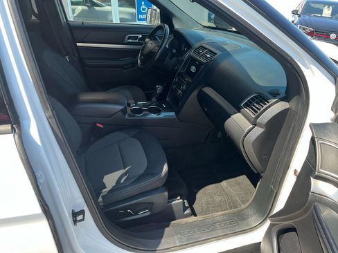 Used 2018 Ford Explorer XLT w/ Equipment Group 201A image 29