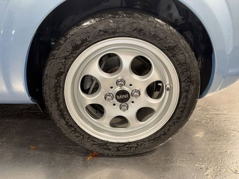 Used 2003 Toyota MR2 image 12