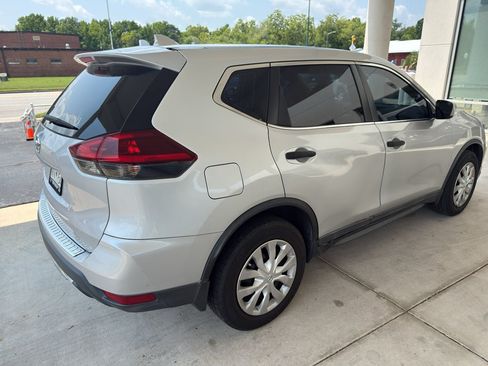 Used 2020 Nissan Rogue S FWD image 9