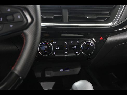 Certified 2024 Chevrolet Trax RS FWD image 14