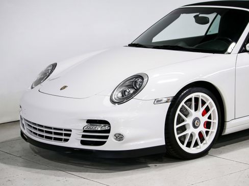 Used 2011 Porsche 911 Turbo image 32