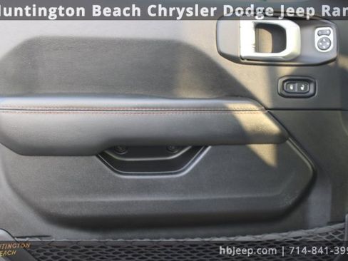 Used 2022 Jeep Gladiator Mojave image 11