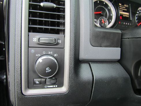 Used 2017 RAM 1500 Express AWD/4WD image 22