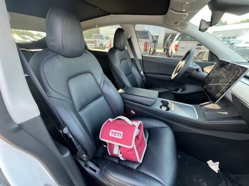 Used 2022 Tesla Model Y Long Range AWD/4WD image 36