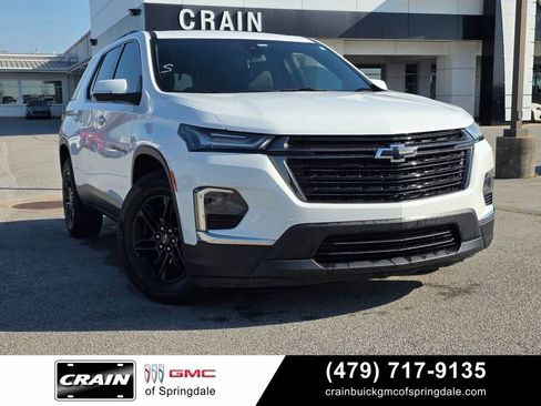 Used 2022 Chevrolet Traverse LT image 1