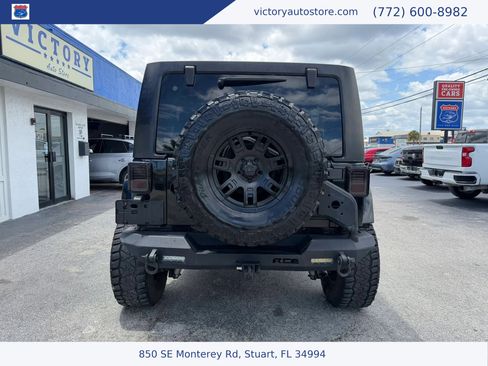 Used 2014 Jeep Wrangler Unlimited Sahara w/ Max Tow Package AWD/4WD image 4